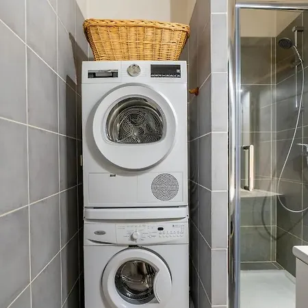 Creative Artist's Retreat In Apartamento