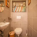 Creative Artist's Retreat In Apartment *