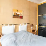 Creative Artist's Retreat In Paris